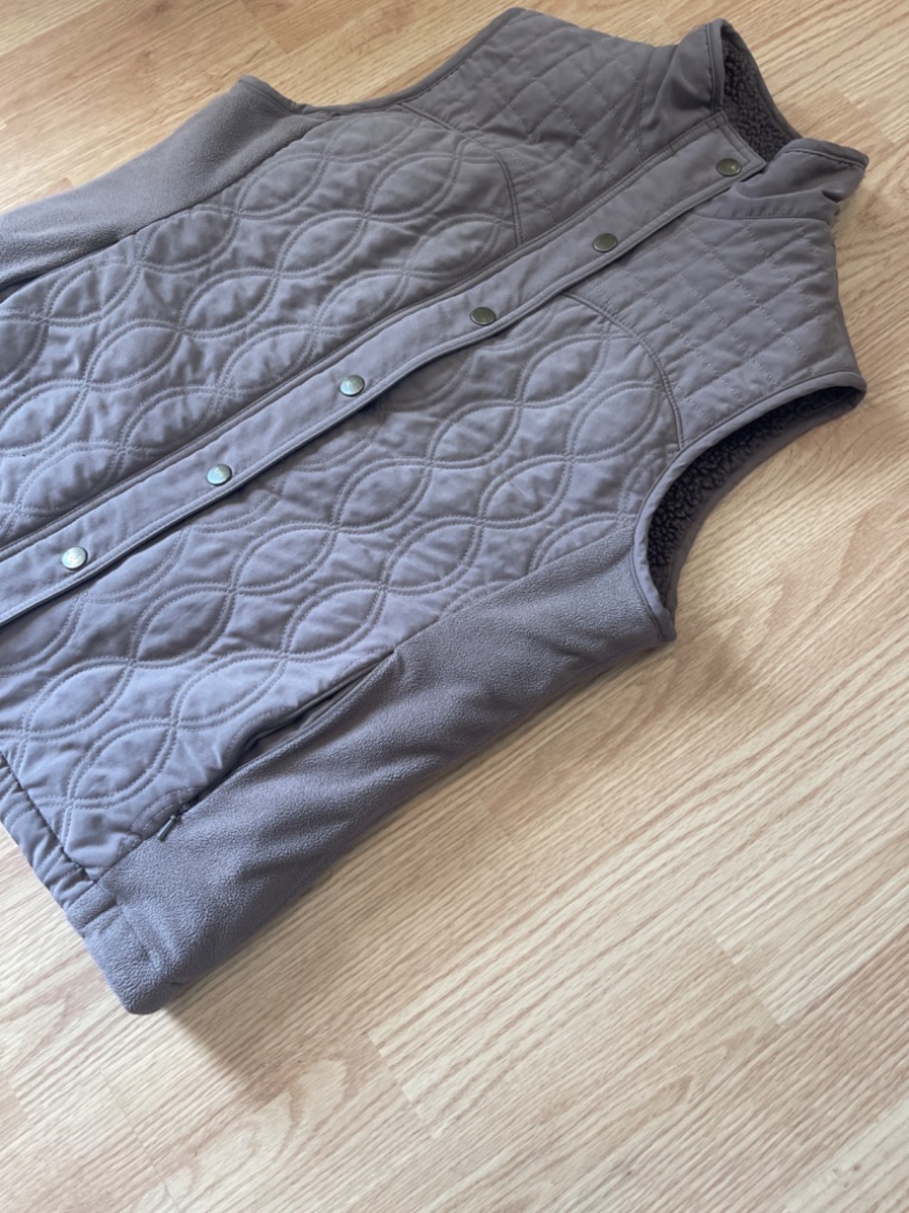 Columbia Women’s Tan Sherpa Lined Embroidered Detailing Zip / Snap Up Vest - Picture 2 of 10
